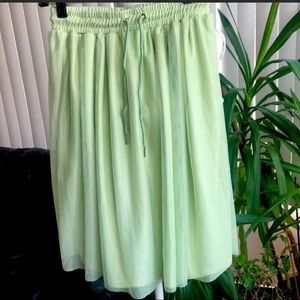 NWT . 💚Mesh SKIRT FOR GIRLS 💚 size 10